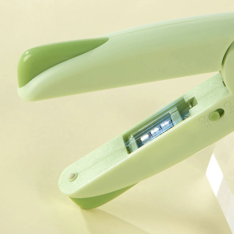 Pet nail clippers cat LED lights blood line nail clippers dog nail clippers cat and dog supplies accessories